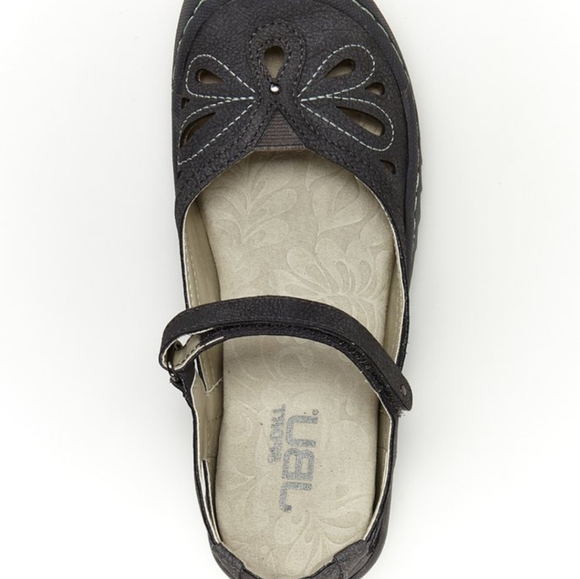 Shoes - Picture 2 of 6